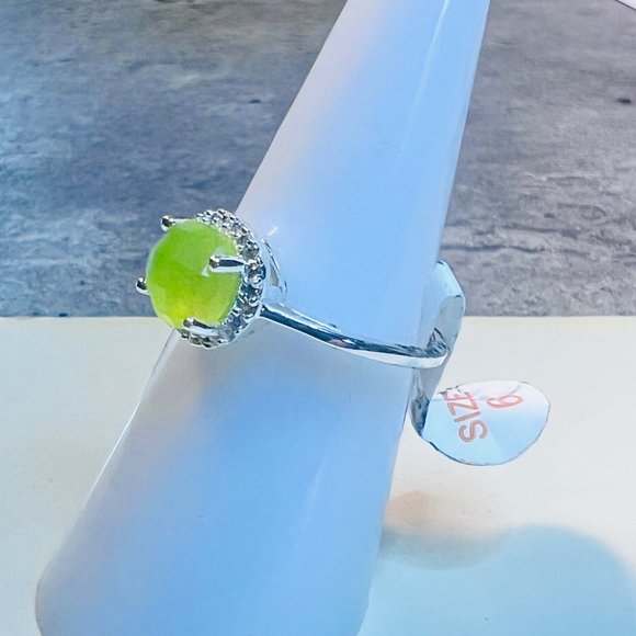 Ring Bomb Party Ring, NWOT, Size 6 - Picture 4 of 4